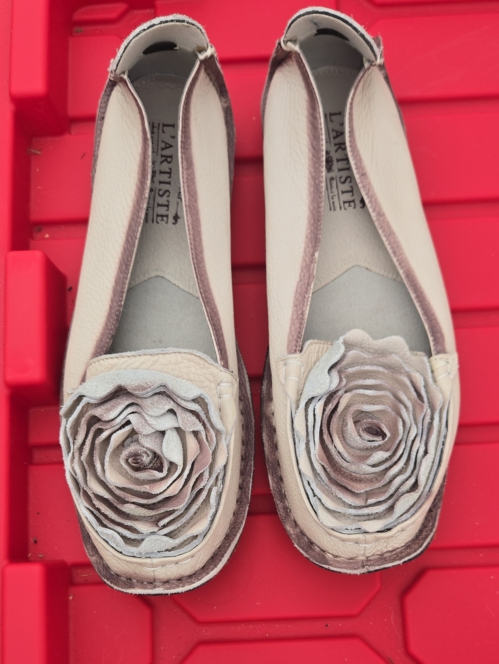 L'ATISTE Women's Cream and Blush Floral Leather Loafers